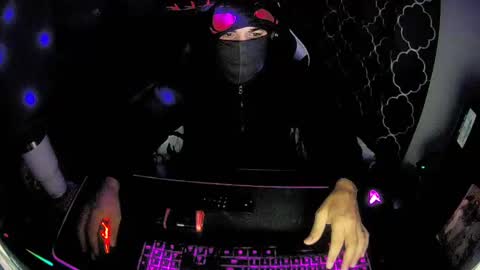 mesmereyes online show from December 17, 9:50 am