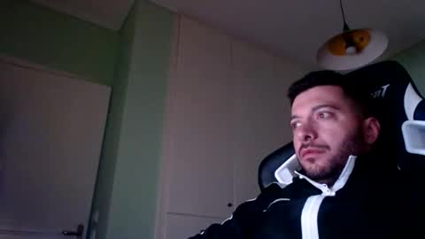 Snapshot of metalic18 chatting on October 5, 5:33 am FunnyTimeHere online show from October 5, 5:33 am