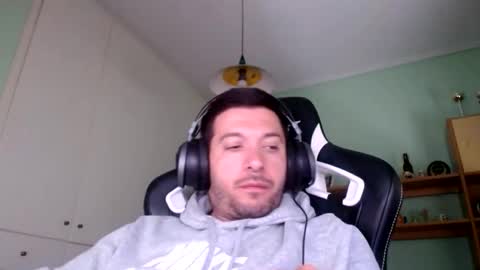 Snapshot of metalic18 chatting on September 27, 8:23 am FunnyTimeHere online show from September 27, 8:23 am