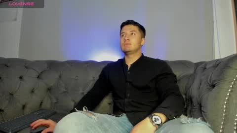 MichaelConnor  online show from February 20, 11:53 am