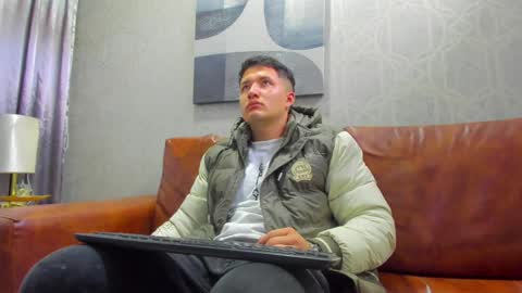 MichaelConnor  online show from January 4, 12:27 pm