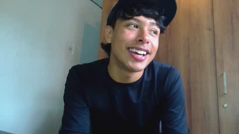 Snapshot of michaelstones chatting on December 20, 1:54 pm michaelstones online show from December 20, 1:54 pm
