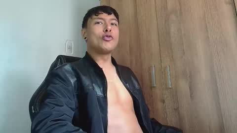 Snapshot of michaelstones chatting on February 28, 2:42 pm michaelstones online show from February 28, 2:42 pm