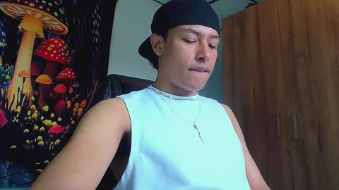Snapshot of michaelstones chatting on December 28, 2:12 pm michaelstones online show from December 28, 2:12 pm