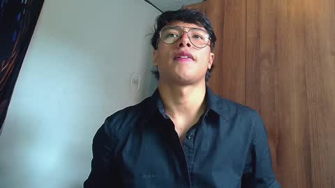 Snapshot of michaelstones chatting on December 12, 5:37 pm michaelstones online show from December 12, 5:37 pm