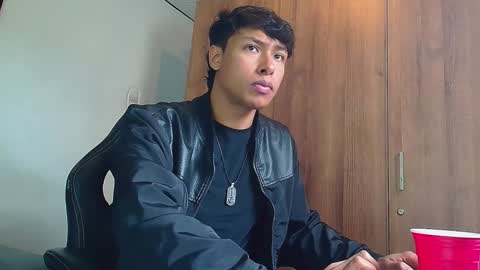 Snapshot of michaelstones chatting on December 23, 3:01 pm michaelstones online show from December 23, 3:01 pm