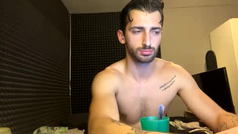 Snapshot of michelemagnetico chatting on October 4, 11:31 pm michelemagnetico online show from October 4, 11:31 pm