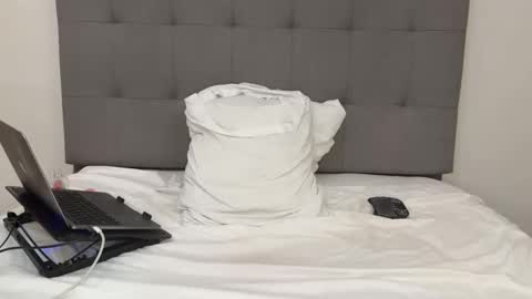 Aaron online show from April 11, 1:46 am