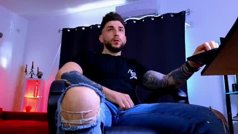 MightyAaron online show from April 8, 5:08 am