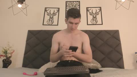 Snapshot of mikaelslow chatting on February 23, 4:33 am mikael online show from February 23, 4:33 am