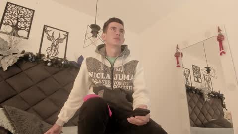 Snapshot of mikaelslow chatting on January 5, 3:43 am mikael online show from January 5, 3:43 am