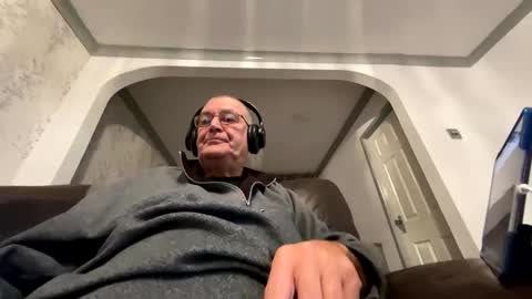 Snapshot of mike26051 chatting on December 2, 7:03 pm mike26051 online show from December 2, 7:03 pm