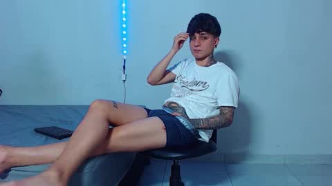 Snapshot of mike777jr chatting on October 21, 4:04 am Mike IMDEPENDIENT MODEL online show from October 21, 4:04 am