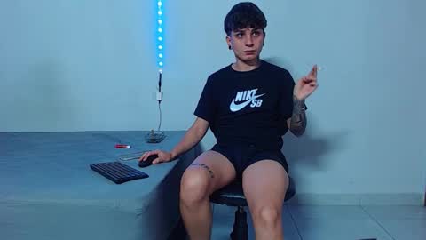 Mike IMDEPENDIENT MODEL online show from October 25, 4:14 am