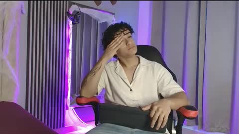 Snapshot of mikey_banji chatting on October 16, 12:13 pm mikey_banji online show from October 16, 12:13 pm