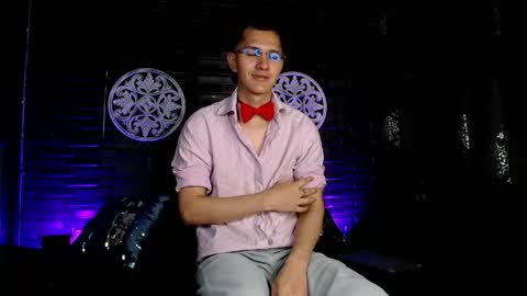 milandavid1 online show from April 20, 6:43 pm