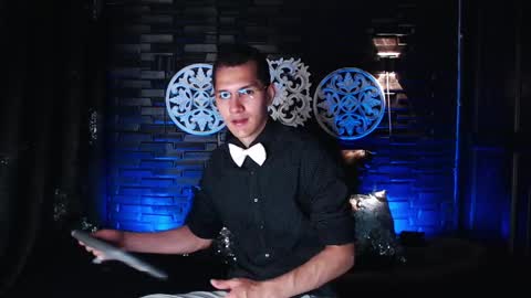 milandavid1 online show from April 4, 5:43 pm