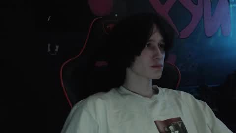 Max online show from February 4, 6:47 pm