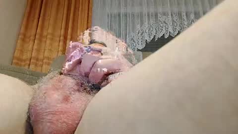 Snapshot of mister9pin chatting on December 10, 10:27 pm mister9pin online show from December 10, 10:27 pm