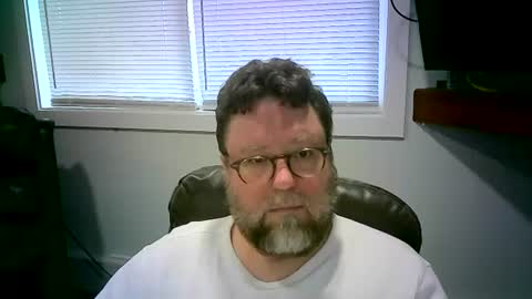Snapshot of mister_happy567 chatting on February 13, 12:24 am Mr. Happy online show from February 13, 12:24 am