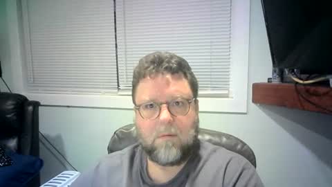 Snapshot of mister_happy567 chatting on February 4, 1:34 am Mr. Happy online show from February 4, 1:34 am