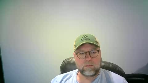Snapshot of mister_happy567 chatting on September 10, 6:23 am Mr. Happy online show from September 10, 6:23 am