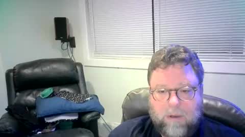 Snapshot of mister_happy567 chatting on February 8, 6:33 am Mr. Happy online show from February 8, 6:33 am