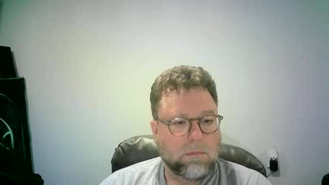 Snapshot of mister_happy567 chatting on October 13, 6:52 am Mr. Happy online show from October 13, 6:52 am