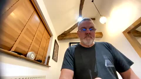 Snapshot of misterblivs chatting on December 17, 9:07 am Misterblivs online show from December 17, 9:07 am