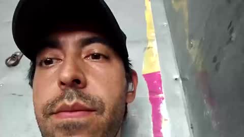 Snapshot of mmiigguueell32 chatting on October 17, 8:46 pm Migue online show from October 17, 8:46 pm