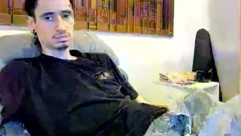Snapshot of moderdelier chatting on October 16, 6:38 pm DigBreed online show from October 16, 6:38 pm