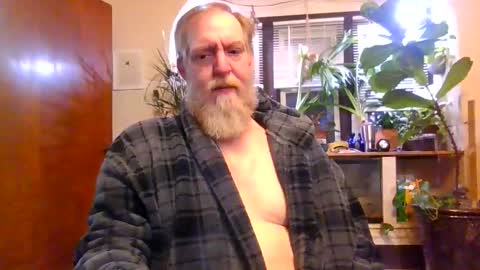 moeblick online show from December 3, 12:44 pm