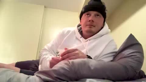Snapshot of mojozz chatting on December 3, 7:11 pm LookinForFun online show from December 3, 7:11 pm