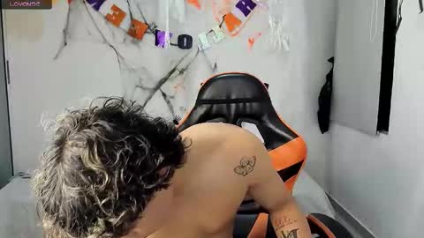 Snapshot of montes_juan chatting on October 21, 1:52 am montes_juan online show from October 21, 1:52 am