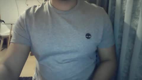 Snapshot of morenolatin19 chatting on March 1, 9:04 pm Jos Luis online show from March 1, 9:04 pm