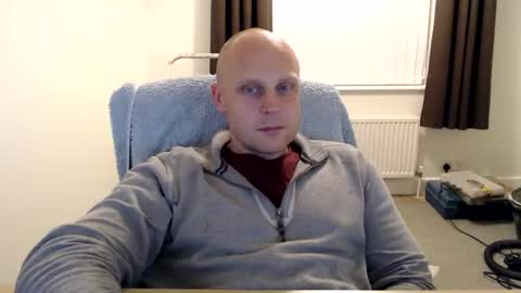 Snapshot of mr_baldy chatting on October 12, 12:04 am Mr Baldy Likes to Chat online show from October 12, 12:04 am