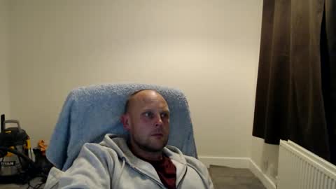 Snapshot of mr_baldy chatting on October 19, 12:04 am Mr Baldy Likes to Chat online show from October 19, 12:04 am