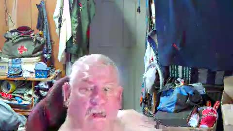 mr_canoe_licker_69 online show from February 17, 7:21 pm