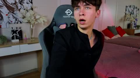 Kris online show from February 13, 7:42 pm