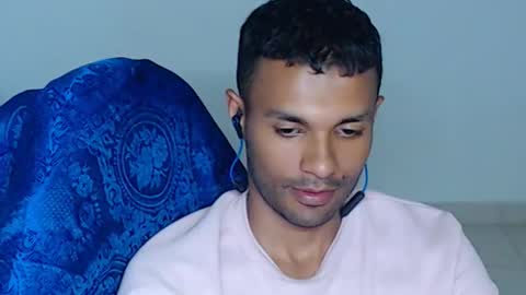 Max online show from March 18, 9:51 pm