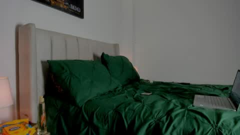 mr_maximo online show from April 3, 5:15 am