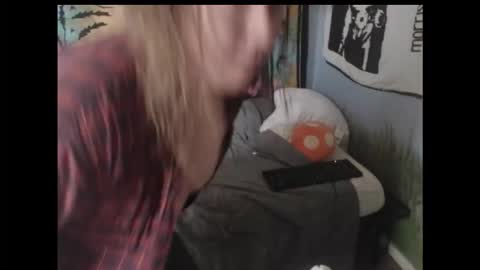 mr_strawberry online show from October 25, 5:47 pm