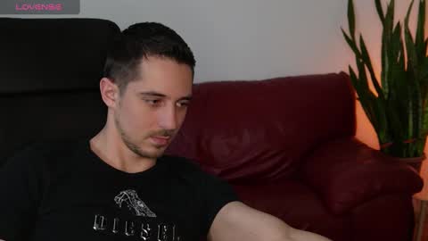 Snapshot of mrgreeneyes01 chatting on February 5, 3:53 pm juan luis online show from February 5, 3:53 pm