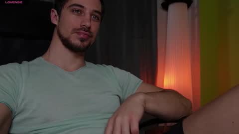 Snapshot of mrgreeneyes01 chatting on January 27, 5:36 am juan luis online show from January 27, 5:36 am