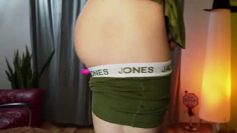 Snapshot of mrgreeneyes01 chatting on December 24, 10:11 am juan luis online show from December 24, 10:11 am