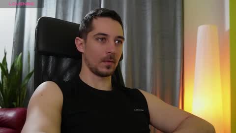 Snapshot of mrgreeneyes01 chatting on February 8, 6:22 am juan luis online show from February 8, 6:22 am