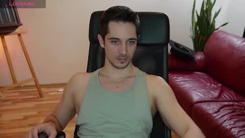Snapshot of mrgreeneyes01 chatting on March 11, 2:29 pm juan luis online show from March 11, 2:29 pm