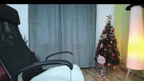 Snapshot of mrgreeneyes01 chatting on December 22, 7:00 am juan luis online show from December 22, 7:00 am