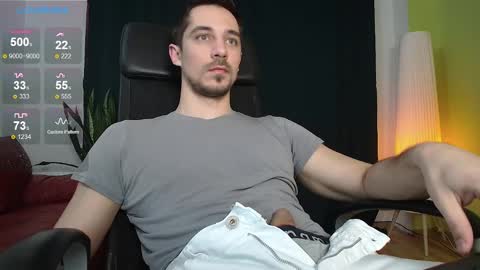 Snapshot of mrgreeneyes01 chatting on February 23, 4:44 am juan luis online show from February 23, 4:44 am
