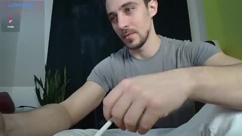 Snapshot of mrgreeneyes01 chatting on February 22, 6:37 pm juan luis online show from February 22, 6:37 pm